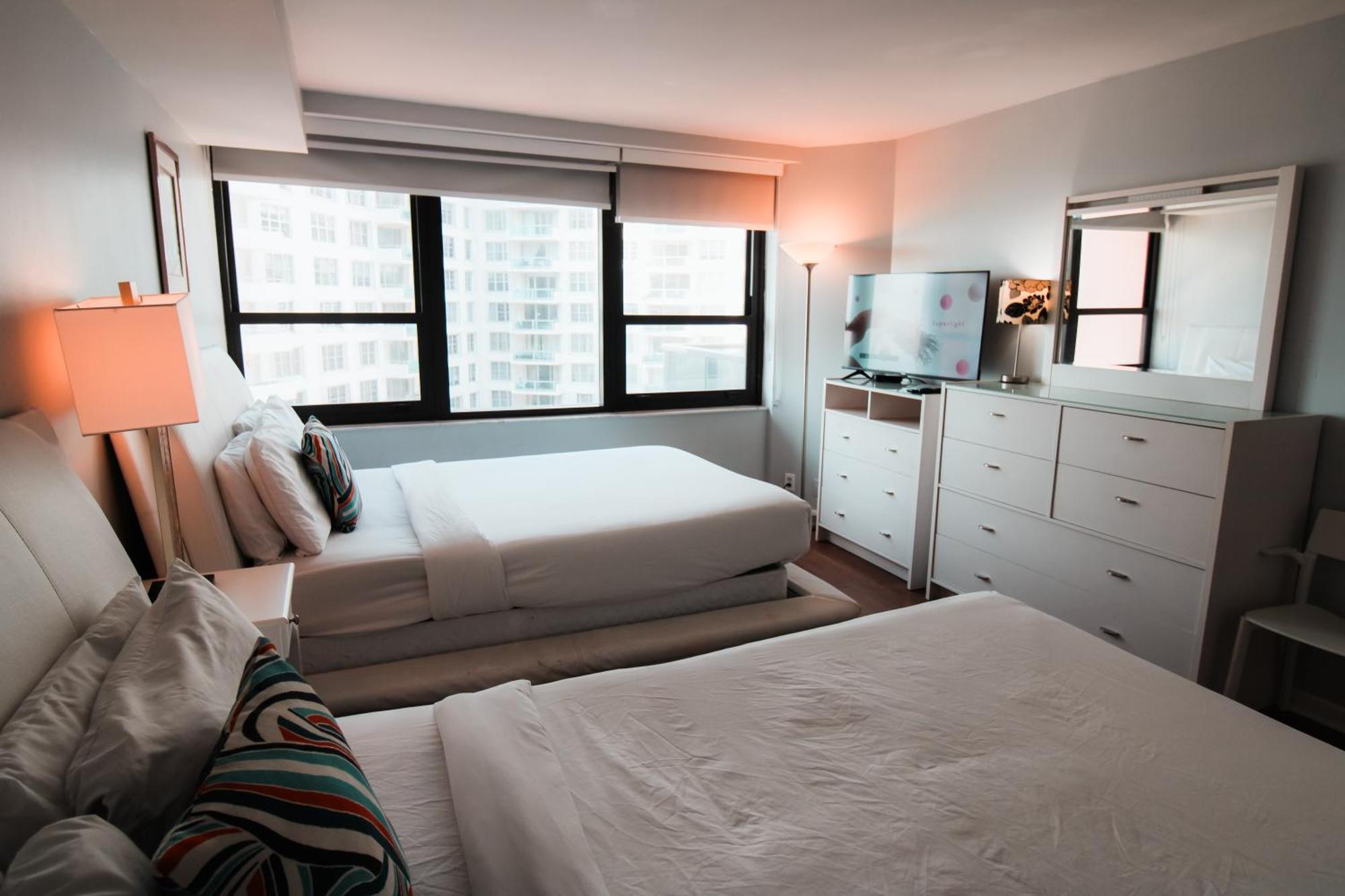 Alexander 1209 Beachfront Condo With 2 Pools , Beach Access, Sauna, Stores マイアミビーチ エクステリア 写真
